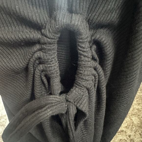 NWT Forever 21 Black Cropped Shirt Cinch Sides Side Ties Cutout Size Small - Picture 5 of 5